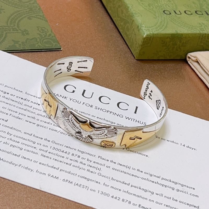 G*u*i bracelets
